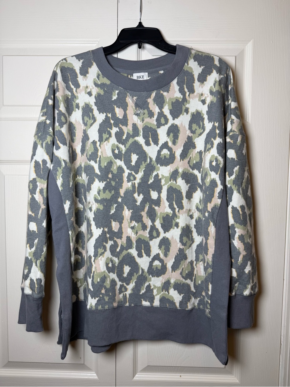 BKE Leopard Print Sweatshirt Pullover